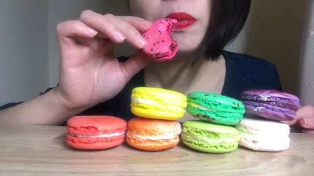 【Mukbang 】ASMR Rainbow MACARONS (Soft Eating real sound ) No talking | 咀嚼音| 먹방| ivy ASMR