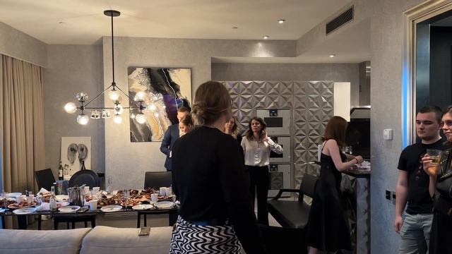 VLOG: ЧТО ПРОИЗОШЛО В СИТИ? | день рождения Влады, снова в Москве! смотреть онлайн