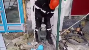 Как надо вытаскивать трос с редуктора люльки