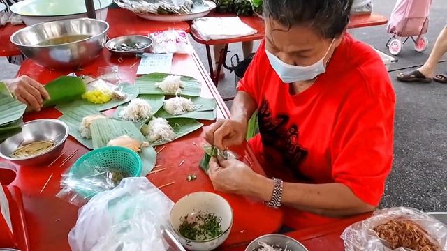 Thai street food - Glutinous rice with custard смотреть онлайн