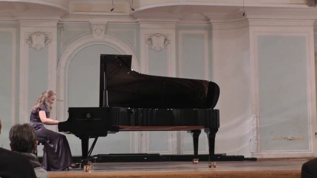 Polina Kulikova plays Beethoven Sonate op. 26 смотреть онлайн