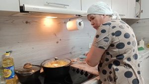 Привыкаем к новым реалиям. Готовлю обед. Добрыня лентяй. Жизнь в деревне.