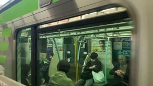 04.03.2023 года.Прибытие поезда метро на станцию метро Фунабори.