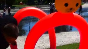 Прыгаем и веселимся на батуте под весёлые песенки для малышей