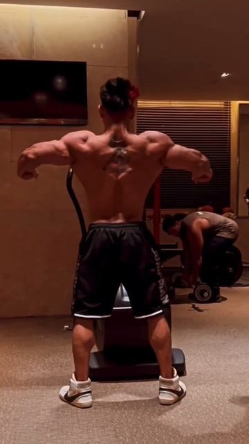 SUPER SAM || IFBB PRO #ifbbpro #menphysique #shorts смотреть онлайн