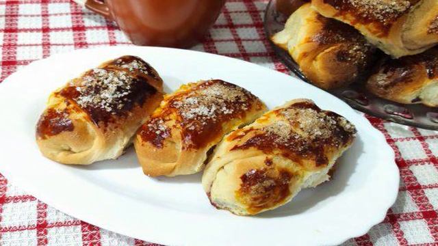Рогалики с вишней
