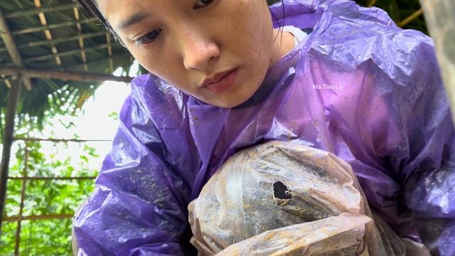 17 year old single mother builds bamboo house and with the kind man helping his grandparents смотреть онлайн