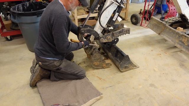 E10 Bucket Change смотреть онлайн