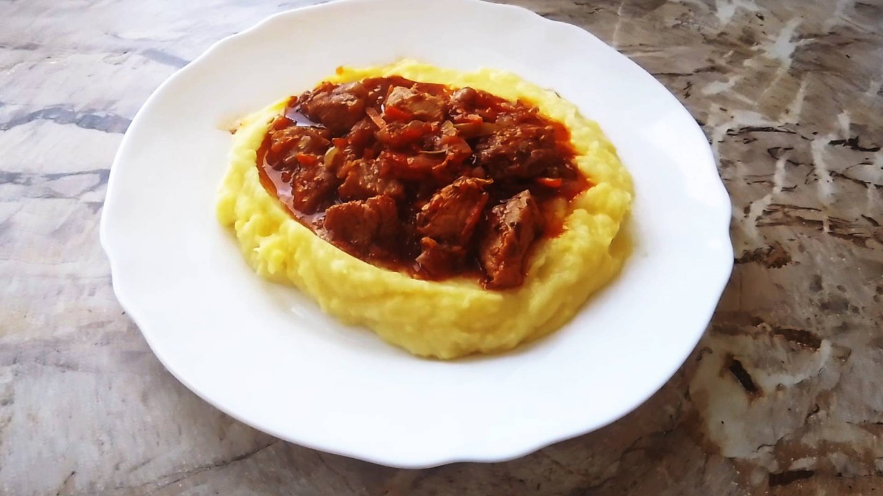 Гуляш из свинины