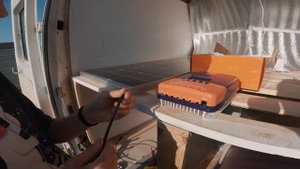 Как установить солнечную панель и вентилятор в автодом своими руками | VanLife