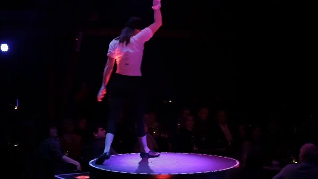 Mareike Koch Artistik: Aerial Straps "Dans ma Rue" смотреть онлайн