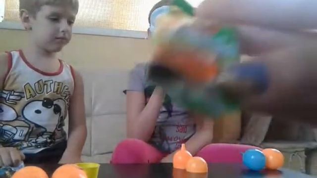 ChupaChups челлендж с сестрой Викой призы конфеты пробуем двойные чупики. смотреть онлайн