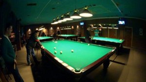 Замедленный удар свояка в среднюю лузу в русском бильярде