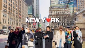 NYC Walk🗽Lively Winter Streets in New York City😎💖The NEW YORKER Exhibition at NYPL | Feb 2025