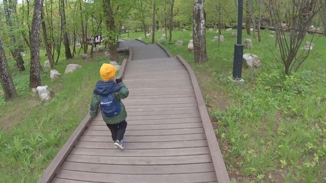 Прогулка в китайском парке Хуамин смотреть онлайн