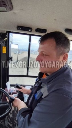 Работаем на тракторе, песенки поём🚜
