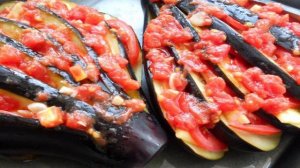 Баклажаны, фаршированные помидорами и сыром