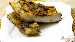 Вареное свиное сало со специями