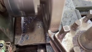 Процесс восстановления сломанной шестерни.