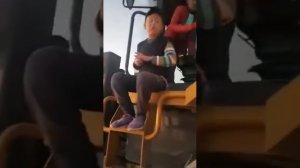 Мальчики 8,9 лет ездили на тракторе К 701 Карагандинская обл