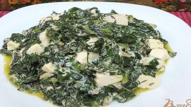 Шпинат с адыгейским сыром