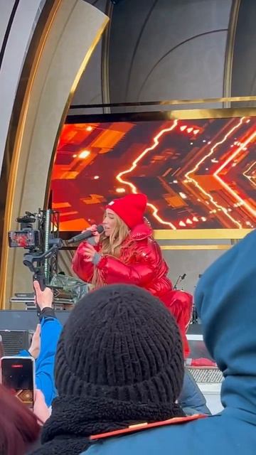 Мари Краймбрери - С нами случилась осень live 20.02.24 ВДНХ смотреть онлайн