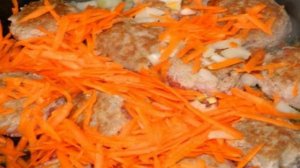 Тефтели тушеные с овощами