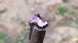 Нашел в поле странные слитки, которые немедленно распилил болгаркой.