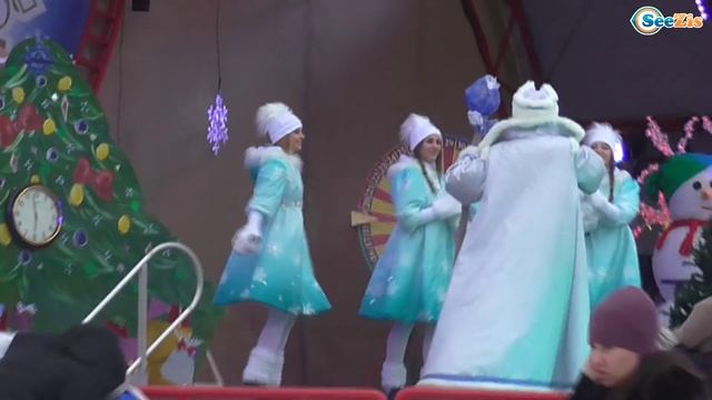 ✔ Bumblebee. Прогулка на Новогоднюю Елку с Игорьком / Transformers for boys / Video for kids ✔ смотреть онлайн