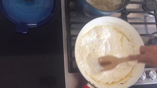 Ostiones ahumados con pasta y salsa blanca