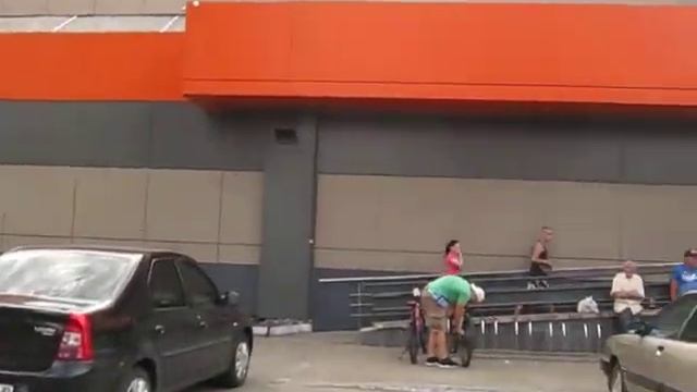 Павильон на ул. Александра Архипенка, 8 смотреть онлайн