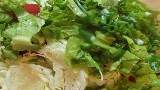 Овощной салат с кунжутом