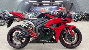 Обзор Honda CBR 600RR |В НАЛИЧИИ|