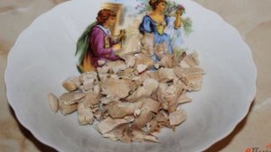 Салат с курицей, ветчиной и кукурузой