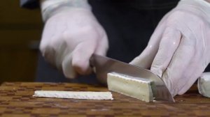 Закуска с камамбером и грушей