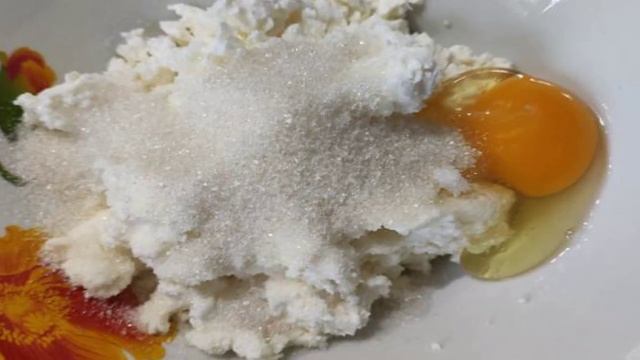 Шоколадный пирог с творожными шариками