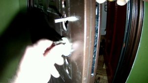 Снимаем ручки с замка входной двери, смазываем личинку и замок. Как смазать? Guru from the USSR.