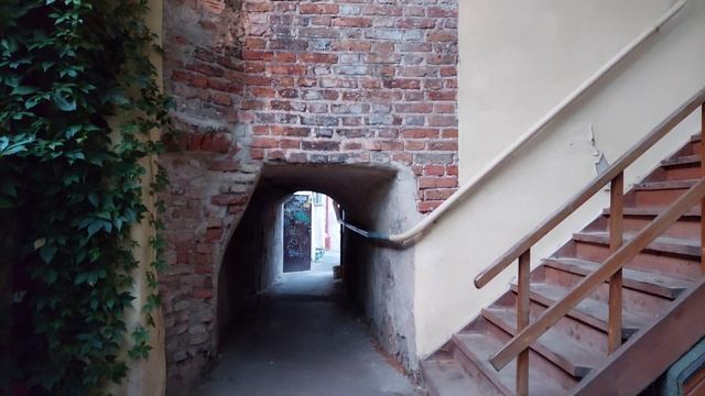 Улицы,дворики,улочки города.Vilnius.EU.Cities,people. смотреть онлайн