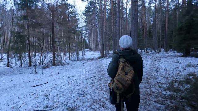 Заблудились в лесу . Нашли в зимнем лесу странный лагерь, там слышны какие-то вопли... смотреть онлайн