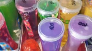 Идём за Слаймами. Каролина и Ариана выбирают слаймы в магазине игрушек