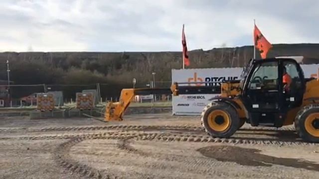 Lot 106 2015 JCB 535-95