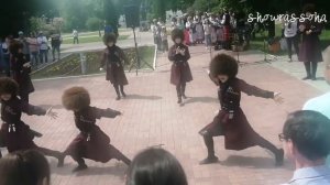 Тольятти.Парк Победы.Белорусы пели, а джигиты страстно танцевали.День Города-YOUTUBE