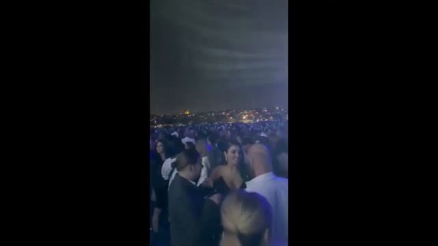 Ханде Эрчел зажигает на торжественном открытии цифровой платформы Disney Plus! смотреть онлайн