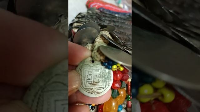 У друзей взяли головной убор с монетами.Нашел сточенные монеты с письменами.Инициалы или пожелания? смотреть онлайн