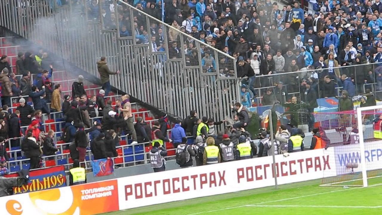 ЦСКА-Зенит 04.03.2017. Стычки фанатов. Сожжение флага.