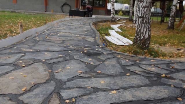 Садовые дорожки . Чёрный дикий камень . Мостовая ру .