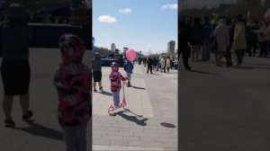 ТОЛЬЯТТИ LIVE:ПЕРВОМАЙ В СКВЕРЕ 50-ЛЕТИЯ АВТОВАЗА-YOUTUBE