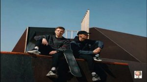 на часах ноль ноль 1 час