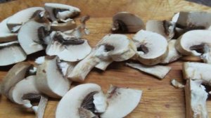 Салат из куриной печени с грибами