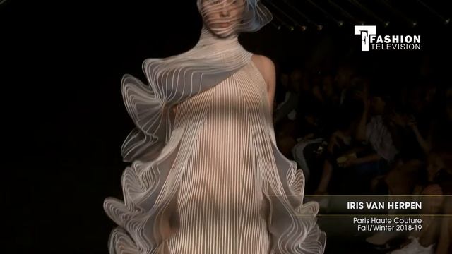 IRIS VAN HERPEN Paris Haute Couture Fall Winter 2018-19 смотреть онлайн